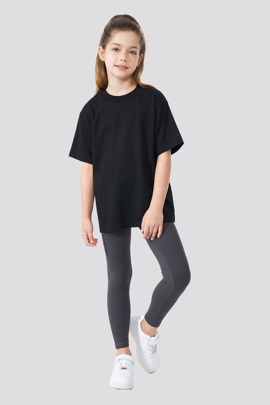 Black girls oversized t-shirt full-body view 