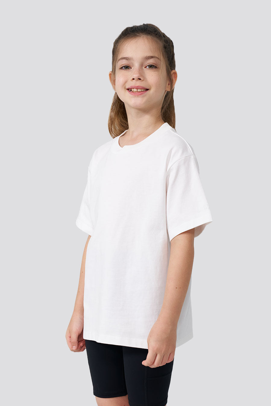 White girls oversized t-shirt side view 